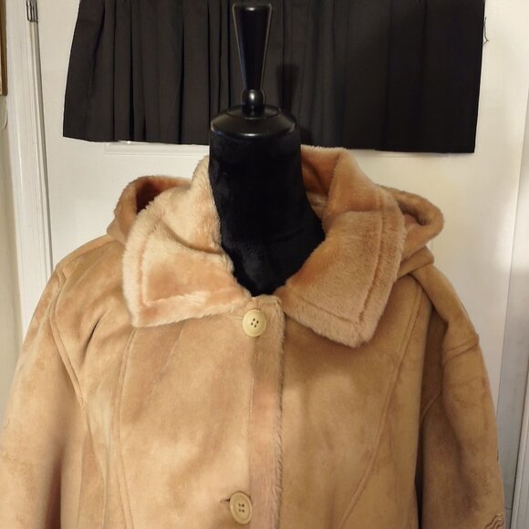 Maggie Barnes Womens Faux Shearling Coat With Hood & Embroidered Sleeves 3X - Picture 9 of 12